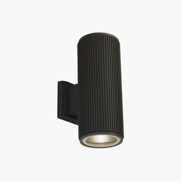 چراغ دیوار حیاط